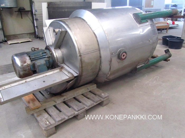 Stainless steel tank with mixer